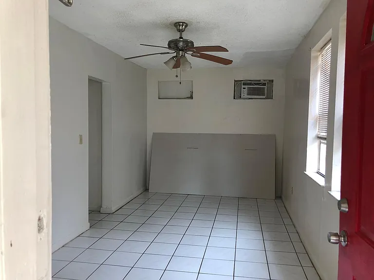 975 SW 2nd St #1 — Photo 5