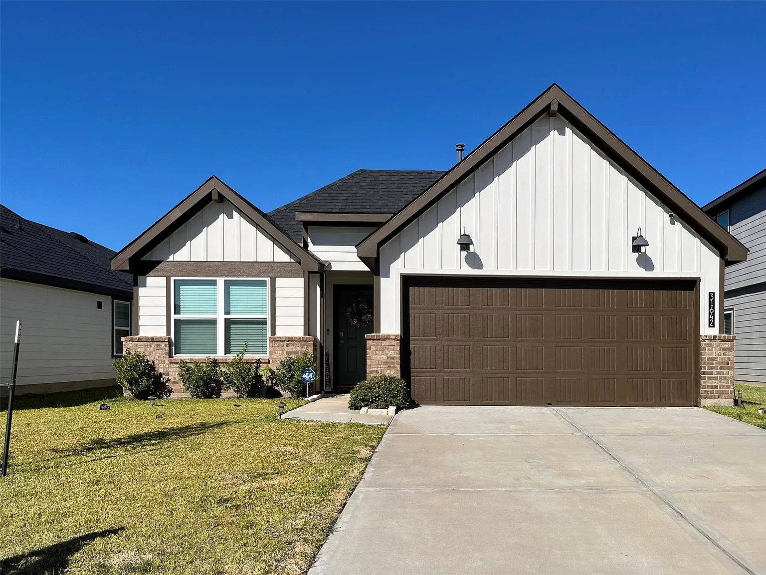 3 bed, 2.0 bath, 1316 sqft, $2,100 — Photo 2