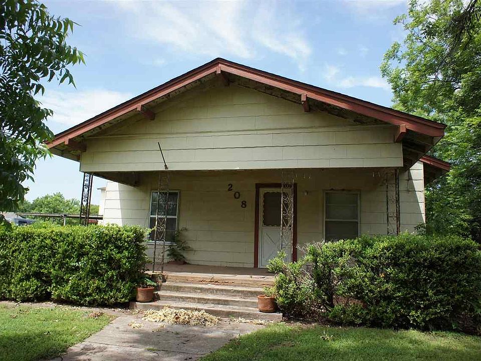 208 S Jackson Ave, Iowa Park, TX 76367 Zillow