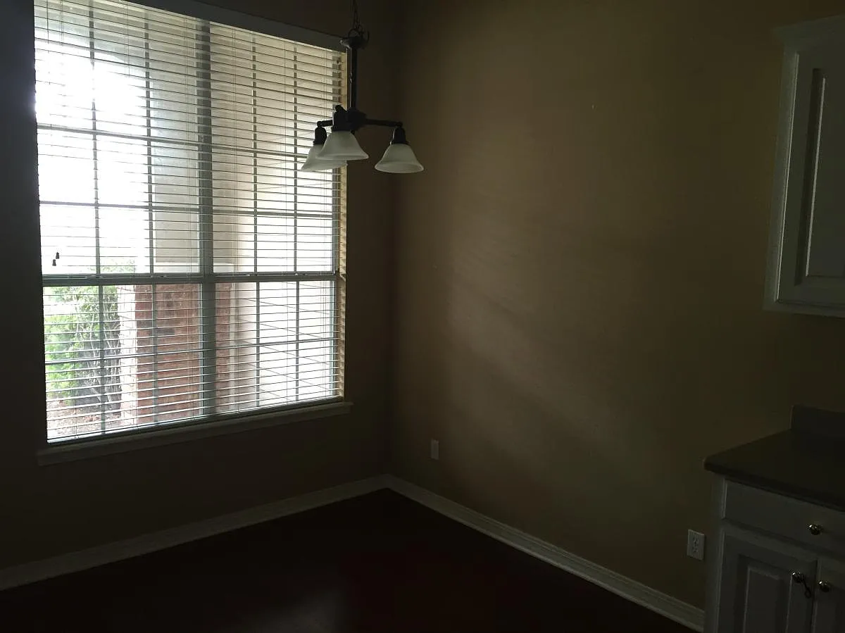 3 bed, 2118 sqft, $2,400 — Photo 4