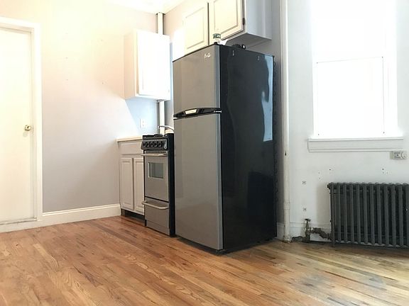 2nd image of 121 Henry St APT 12