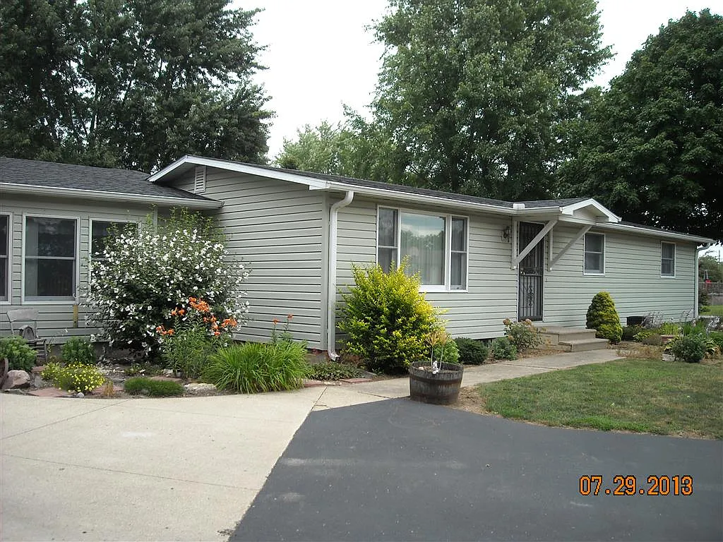 1602 Villa Ct photo 1
