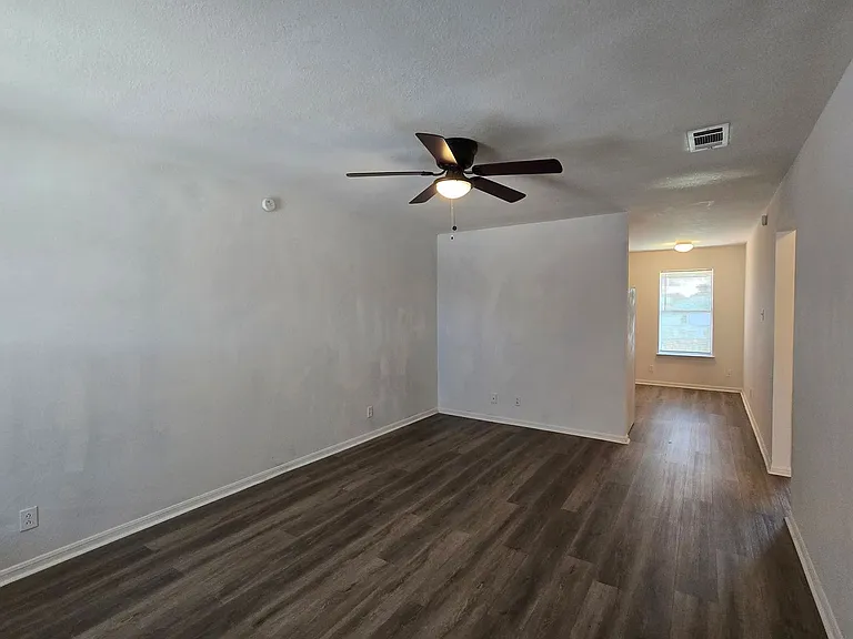 1007 Circle M Dr #D — Photo 6