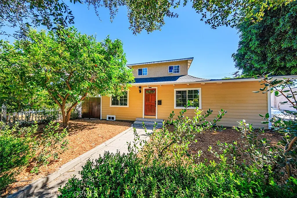 2 bed, 1.5 bath, 800 sqft, $2,895 — Photo 1