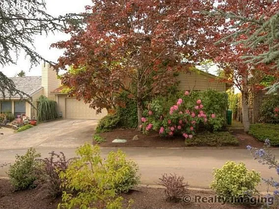 11268 SW Lynnvale Dr photo 1