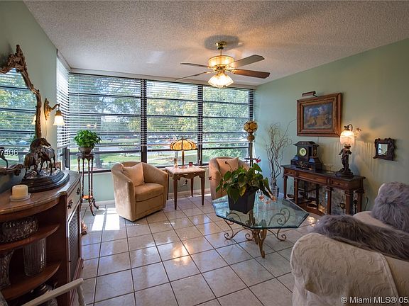 3rd image of 1719 Whitehall Dr APT 201