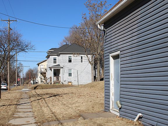 4th image of 830 W 14th St