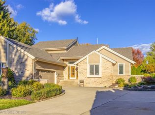 1008 Hidden Ln, Rochester Hills, MI 48309
