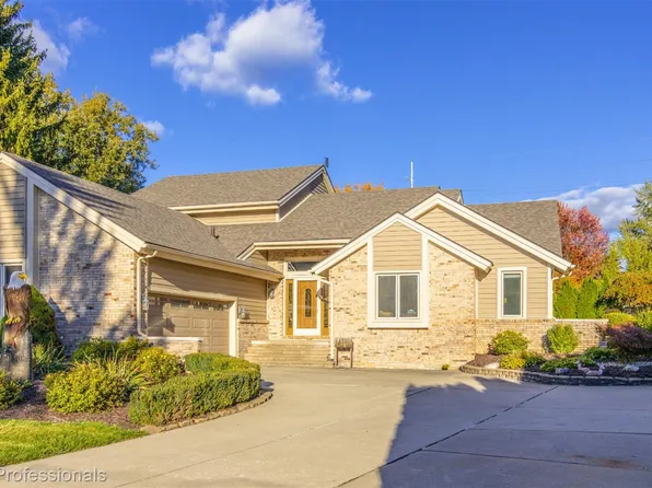 1008 Hidden Ln, Rochester Hills, MI 48309