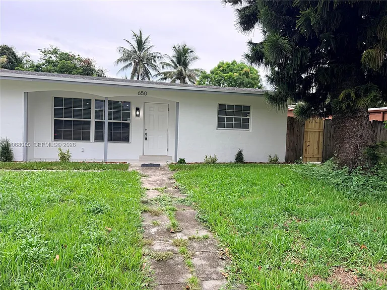 650 SW 55th Ave — Photo 3