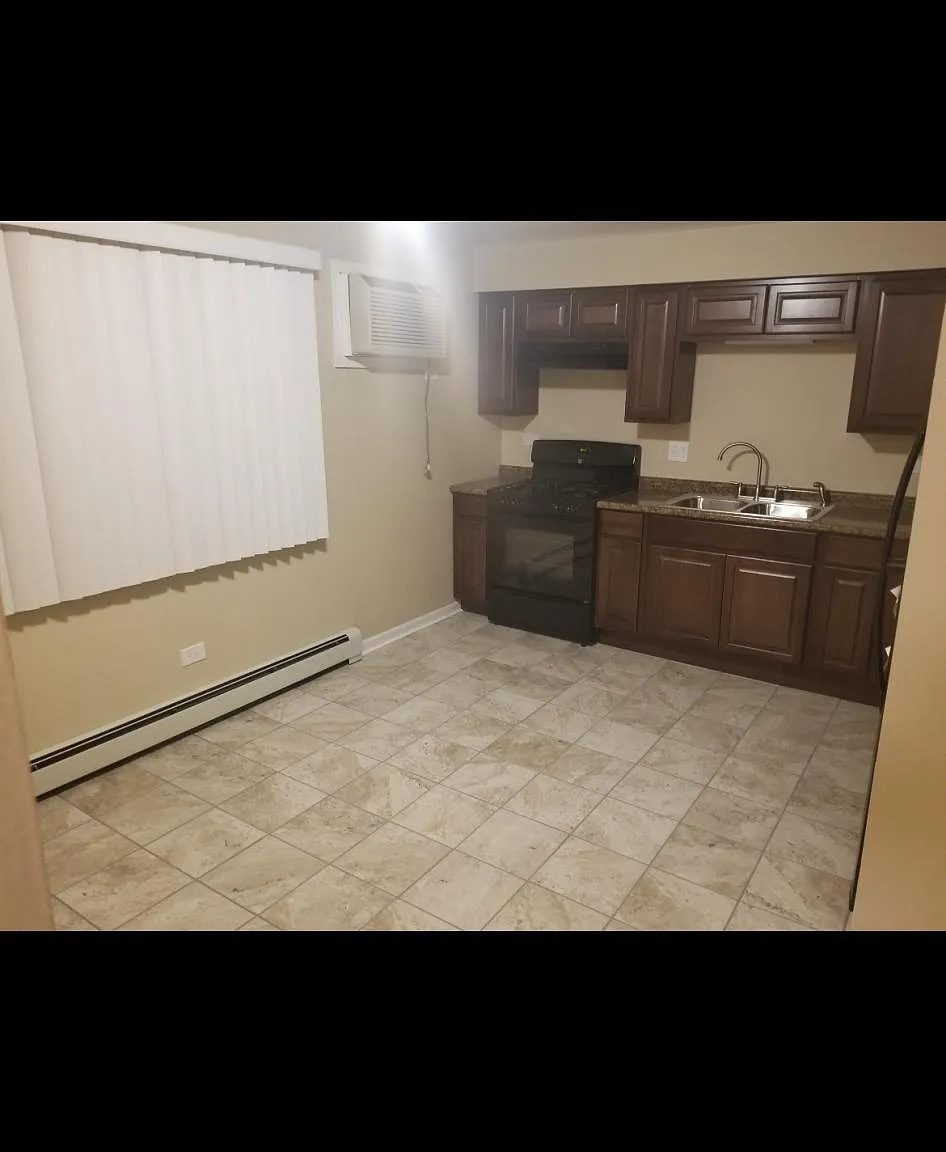 10328 Mansfield Ave — Photo 3