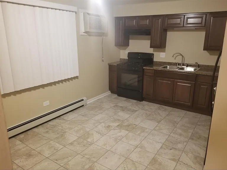 10328 Mansfield Ave — Photo 3