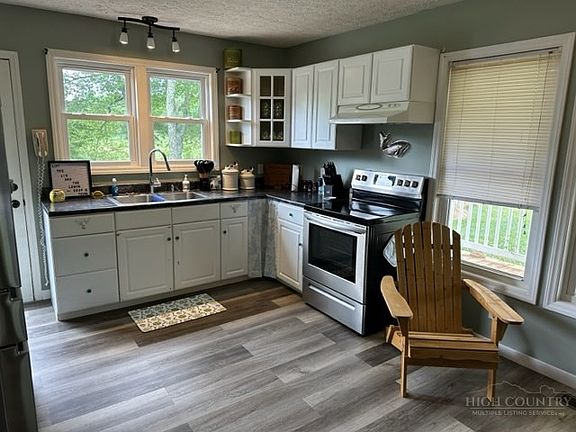 4th image of 7176 Comers Rock Rd.