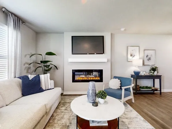 8902 N 166th St, Bennington, NE 68007