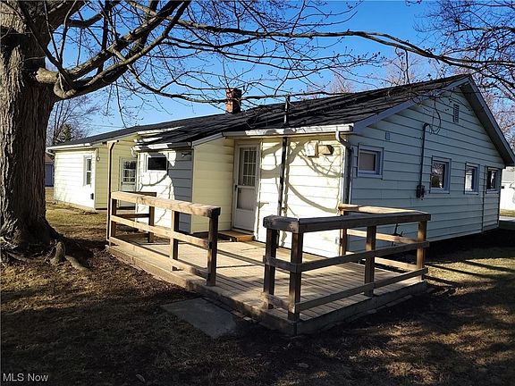 3rd image of 134 Parkway Dr