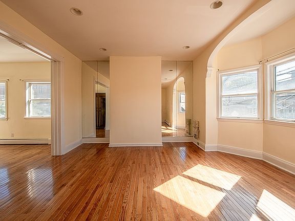 5th image of 268 Saint Paul Ave #2