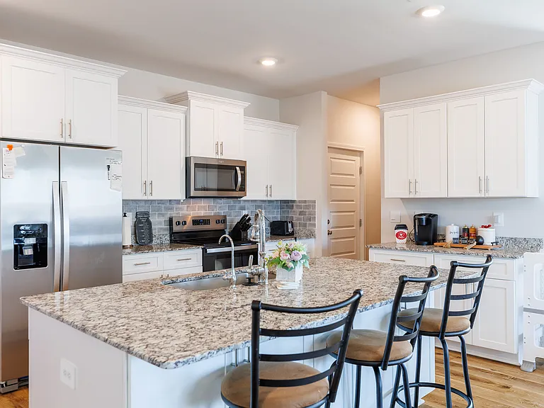 2082 Tottenham Dr — Photo 7