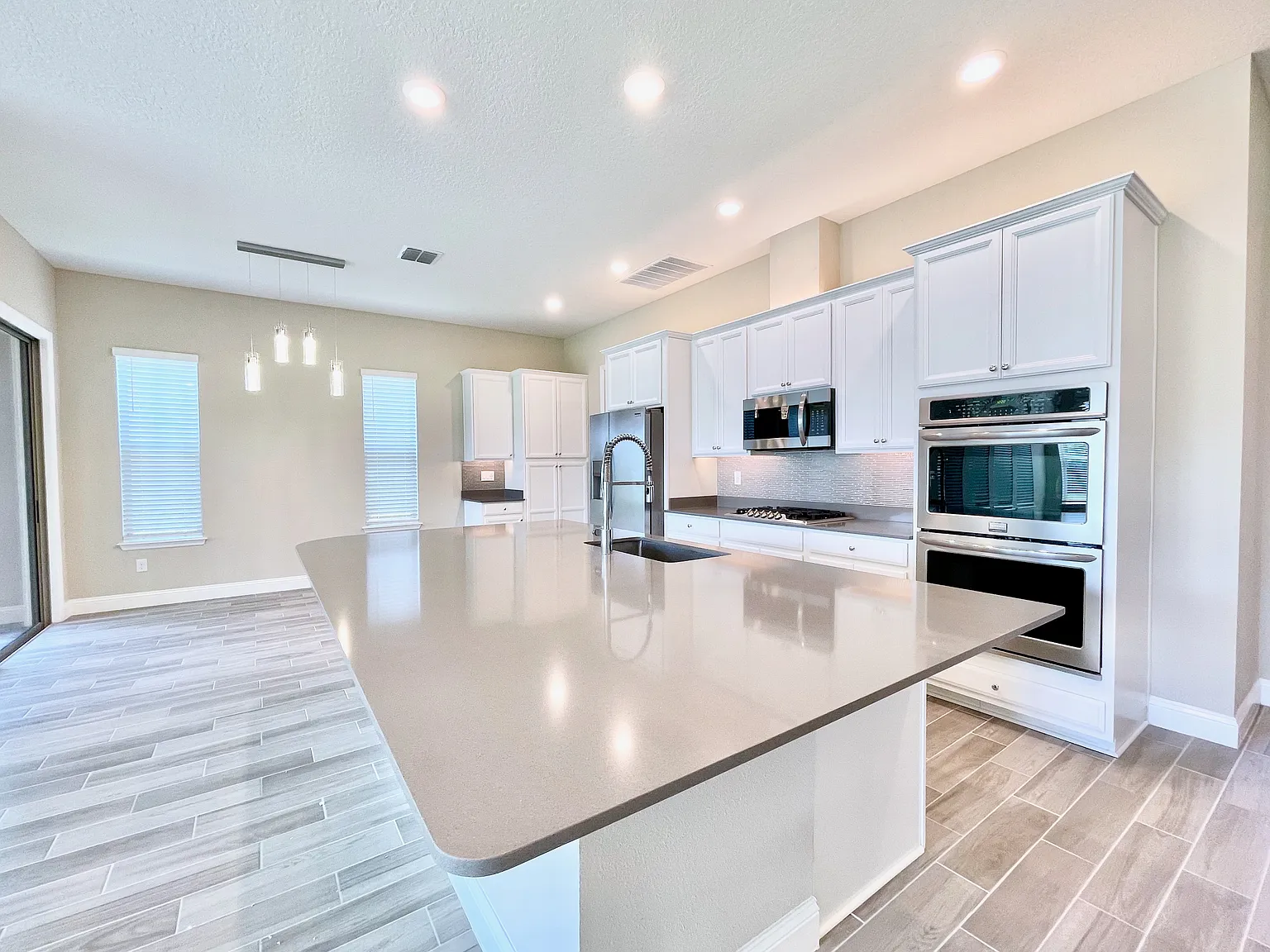 2 bed, 1755 sqft, $3,500 — Photo 3