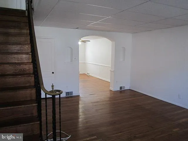 3 bed, 1.0 bath, 1296 sqft, $1,800 — Photo 3