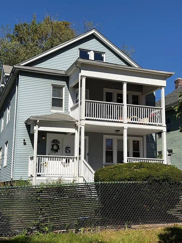3 bed, 1.0 bath, 1680 sqft, $2,300 — Photo 1