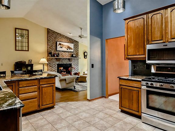 4th image of 72 Glen Abbey Dr
