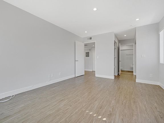 5th image of 1226 S Shenandoah St #320