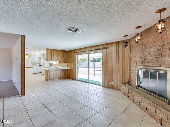 3rd image of 1021 W Las Palmaritas Dr