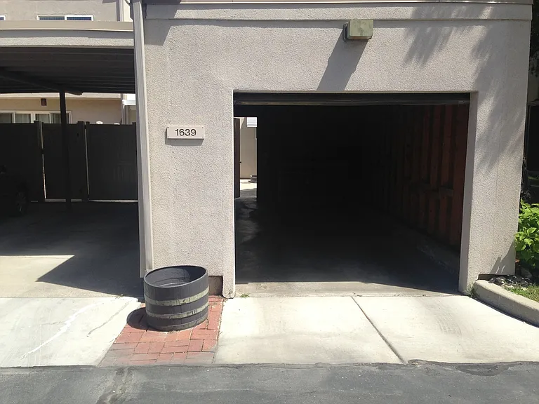 1639 E Saint Charles Pl — Photo 14
