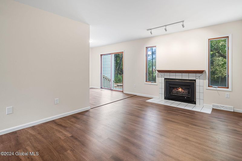 5th image of 2023 Rosedale Way
