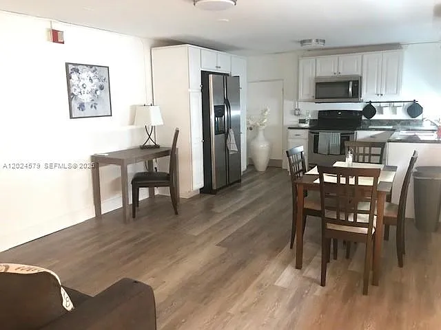 1 bed, 1.0 bath, $2,100 — Photo 2