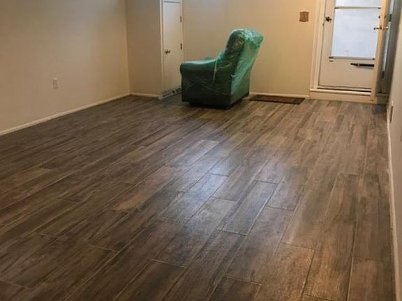 3rd image of 112 Darnell Ln
