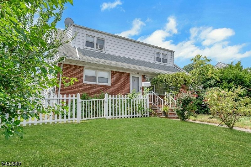 1st image of 48 Doherty Dr S