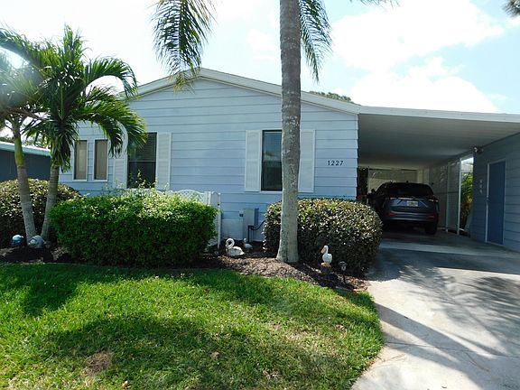 3rd image of 1227 N Indies Cir
