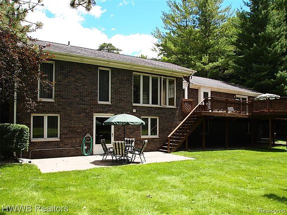 4th image of 53983 Arrowhead Dr