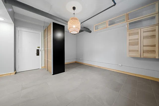 604 W Addison St #B3 — Photo 5