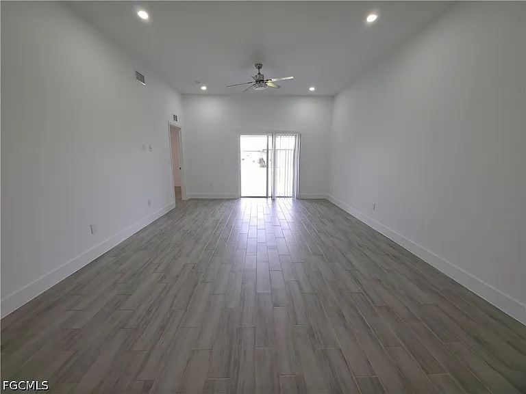 2907 SW Santa Barbara Pl — Photo 8