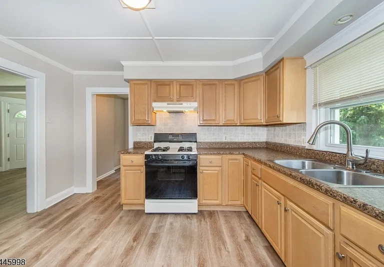 46 Hillside Ave — Photo 10
