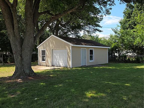 3rd image of 22 Gumwood Dr