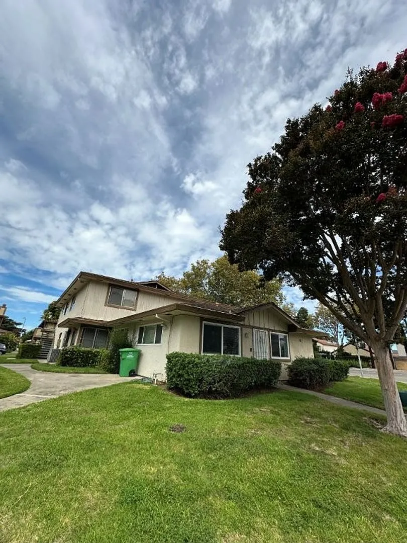 Nor Cal Realty, Inc.- 2 Bedroom/1 Bath Condo with Covered Car Port. — Photo 1
