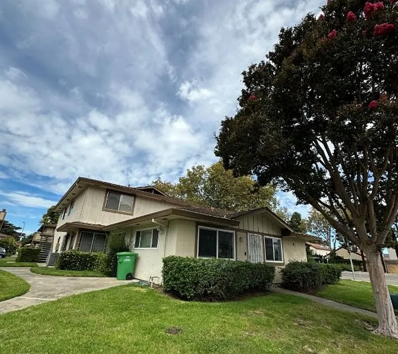2297 Medallion Dr #4