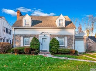 155 Hillside Rd, Farmingdale, NY 11735