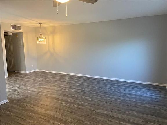 5th image of 2404 Antigua Cir APT F3