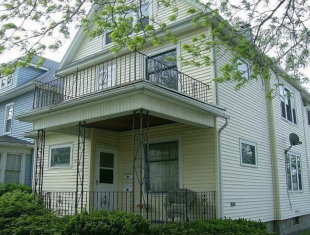 98 W Hazeltine Ave