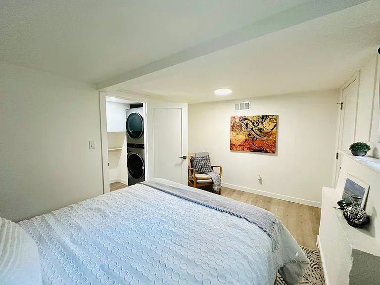 3259 Rowena Ave — Photo 17