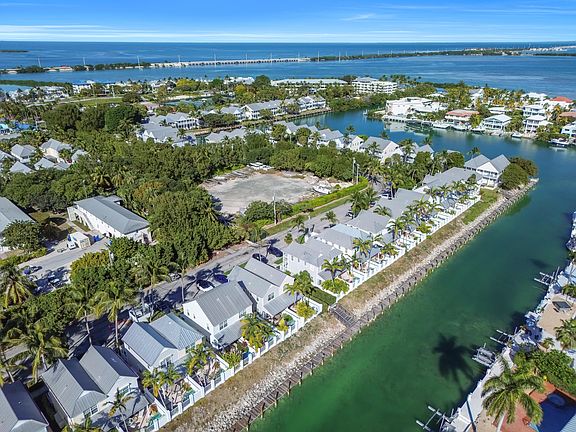 3rd image of 7026 Harbor Village Dr