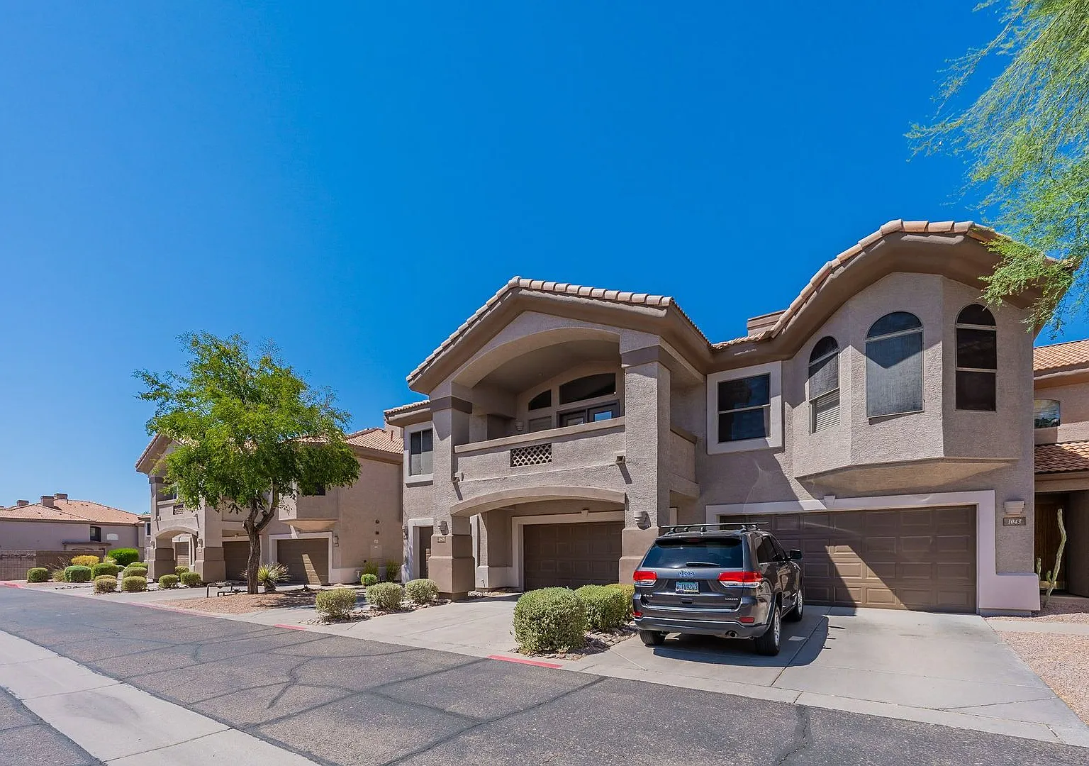 Exclusive Scottsdale Townhome — Photo 3