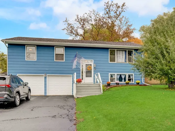 3210 Still Hill Dr, McHenry, IL 60050