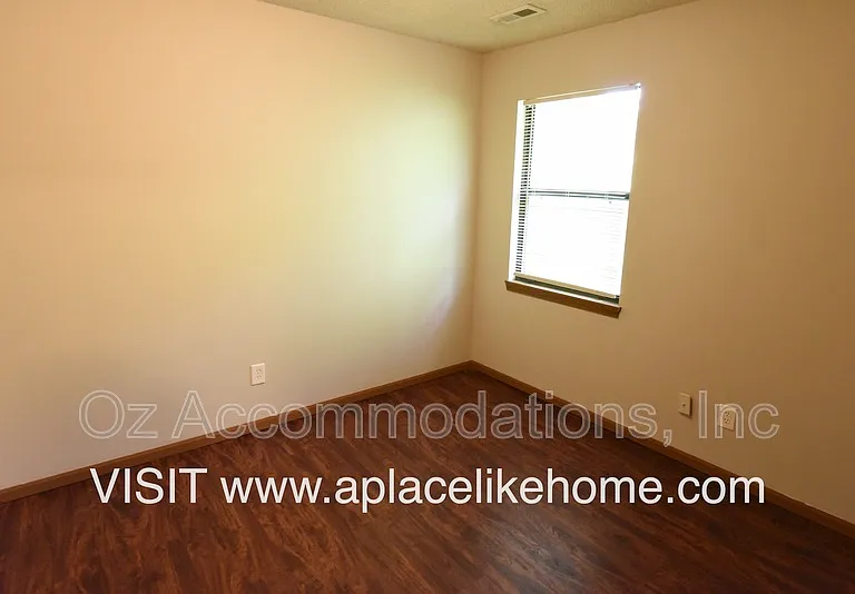 117 SE Greystone Dr — Photo 9