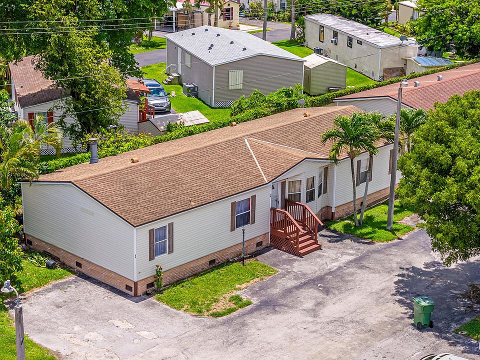 1st image of 220 NE 12th Avenue #44