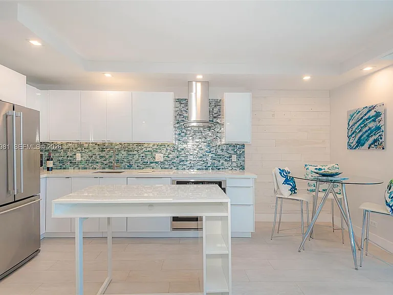 2301 Collins Ave #941 — Photo 11